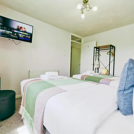 Spacious White House With Parking, Garden, Wi-Fi Telford Exterior foto