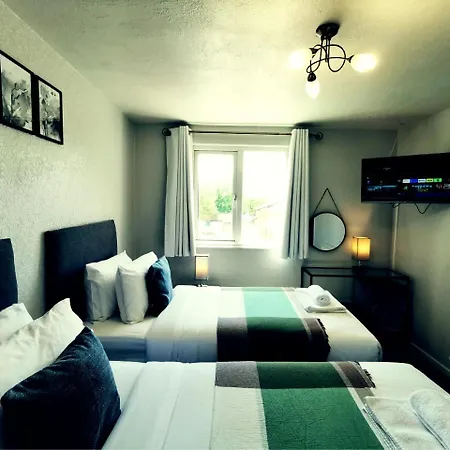 Spacious White House With Parking, Garden, Wi-Fi Telford Exterior foto