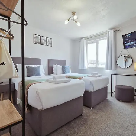 Spacious White House With Parking, Garden, Wi-Fi Telford Exterior foto