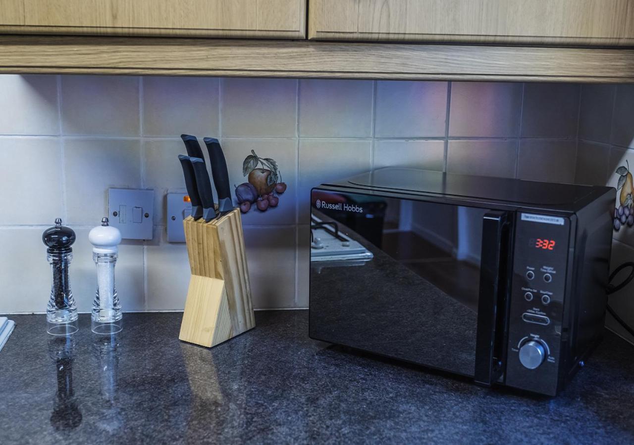 Сasa de vacaciones Spacious White House With Parking, Garden, Wi-fi Telford