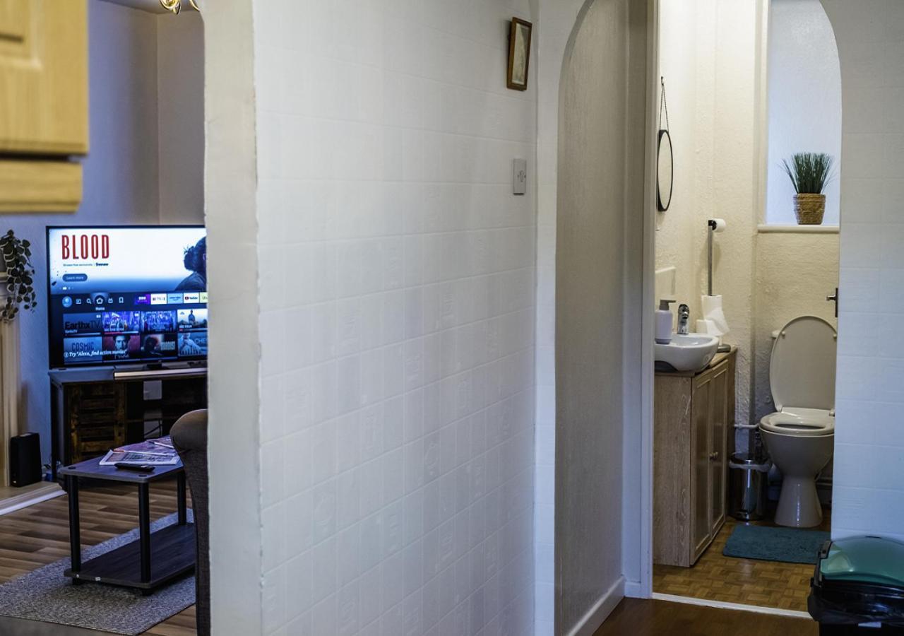 Spacious White House With Parking, Garden, Wi-fi Holiday home