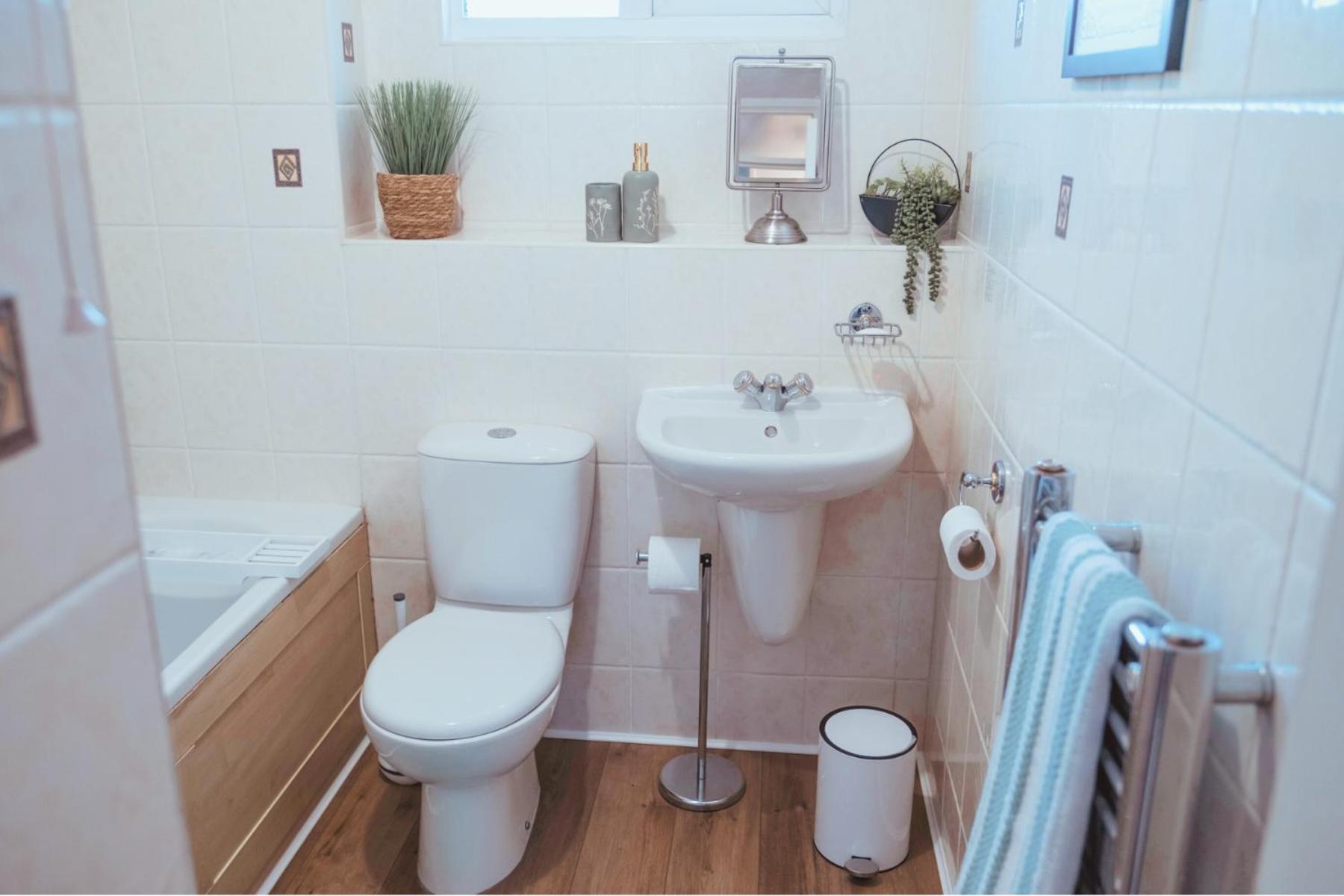 Spacious White House With Parking, Garden, Wi-fi Holiday home *