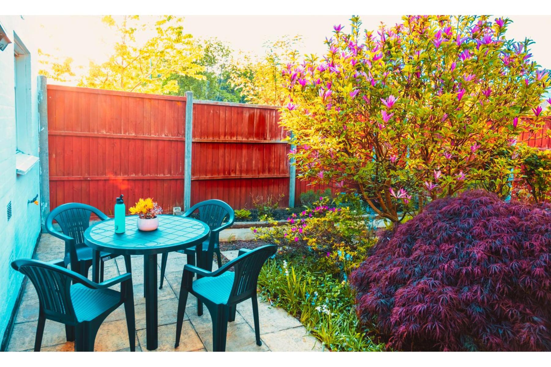 Spacious White House With Parking, Garden, Wi-fi Holiday home Telford