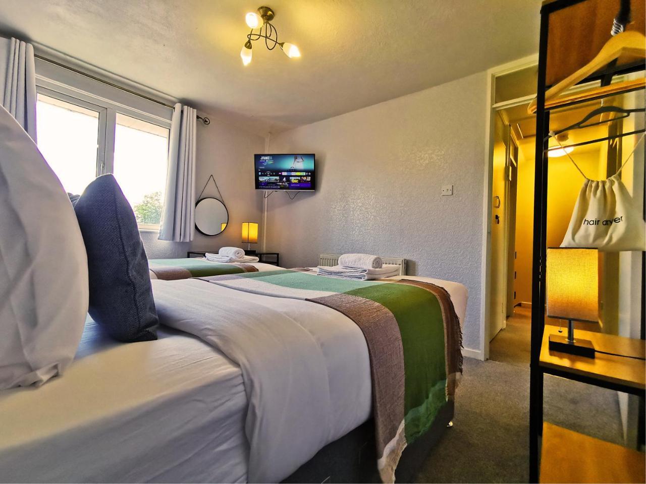 Holiday home Spacious White House With Parking, Garden, Wi-fi