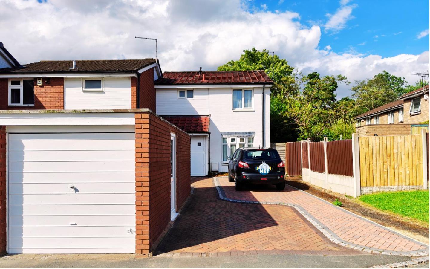 Spacious White House With Parking, Garden, Wi-fi * Telford